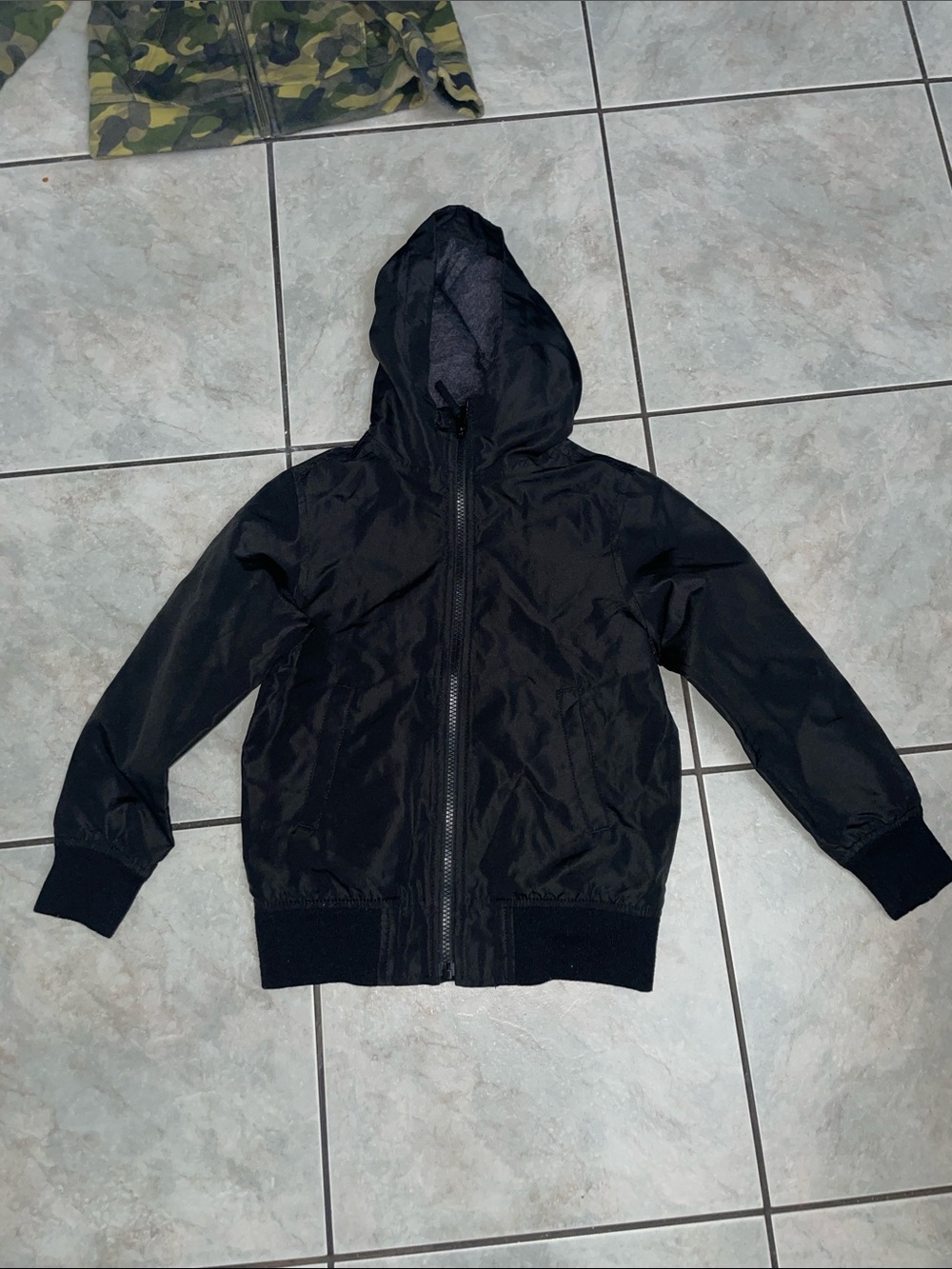 Boys sweatshirt and jacket bundle (7) size 6 - Picture 8 of 9